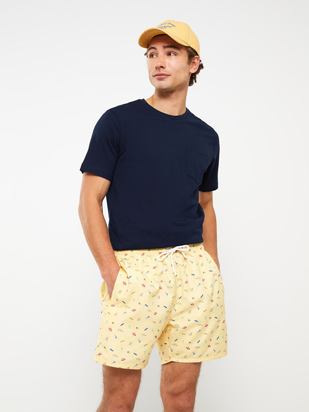 Sarı Kısa Boy Baskılı Erkek Deniz Şortu