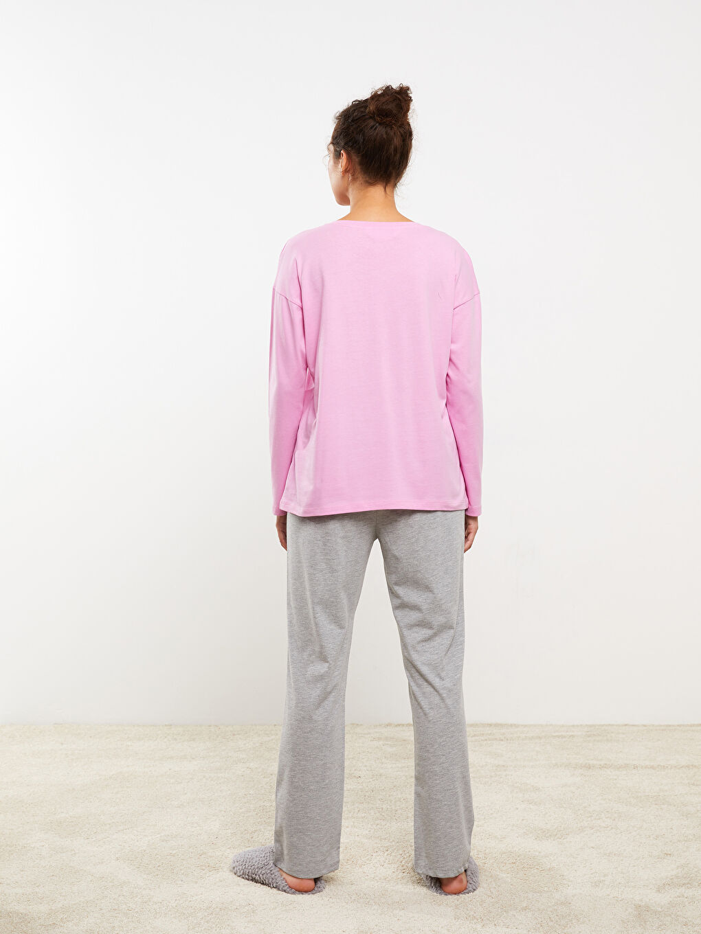 طقم بيجامة كم طويل مطبوع بياقة دائرية للسيدات-4