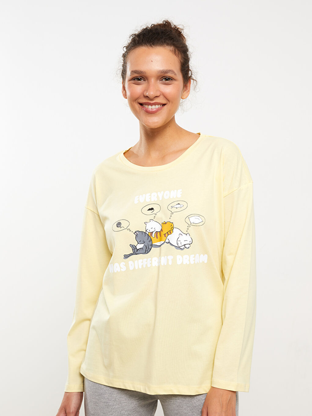 طقم بيجامة كم طويل مطبوع بياقة دائرية للسيدات