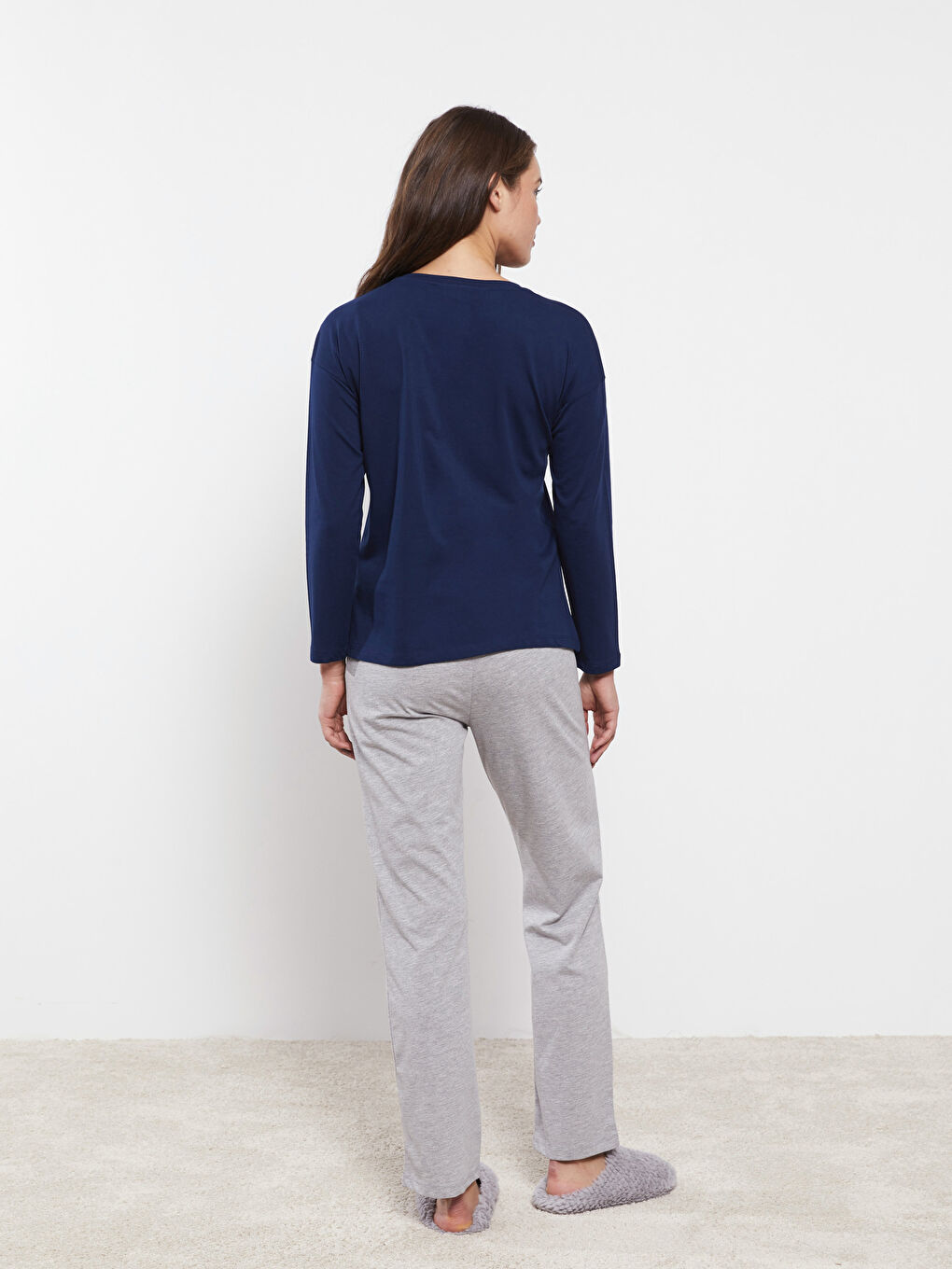 طقم بيجامة كم طويل مطبوع بياقة دائرية للسيدات-4