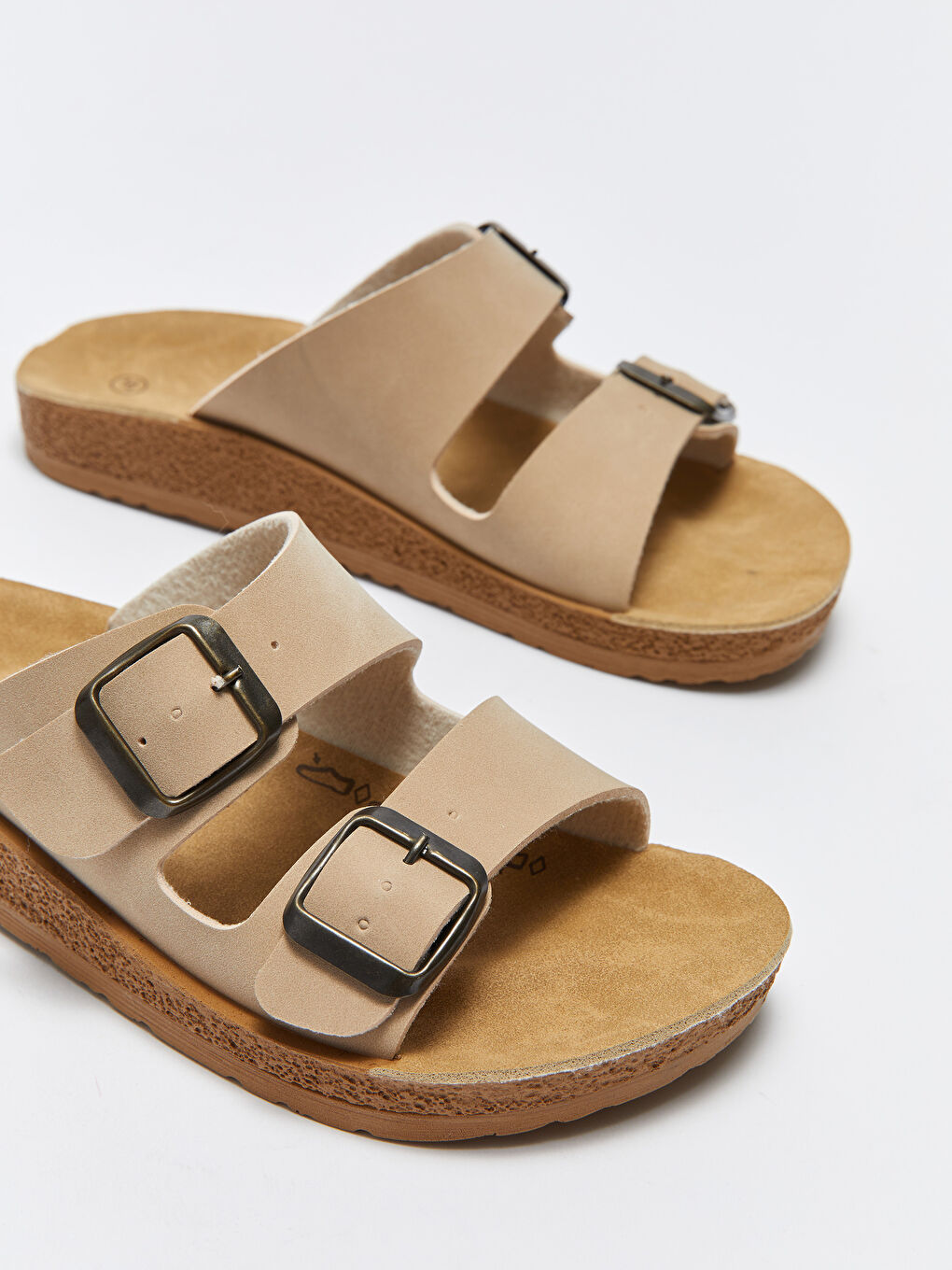 Bej Çift Bantlı Toka Detaylı Kadın Terlik-2