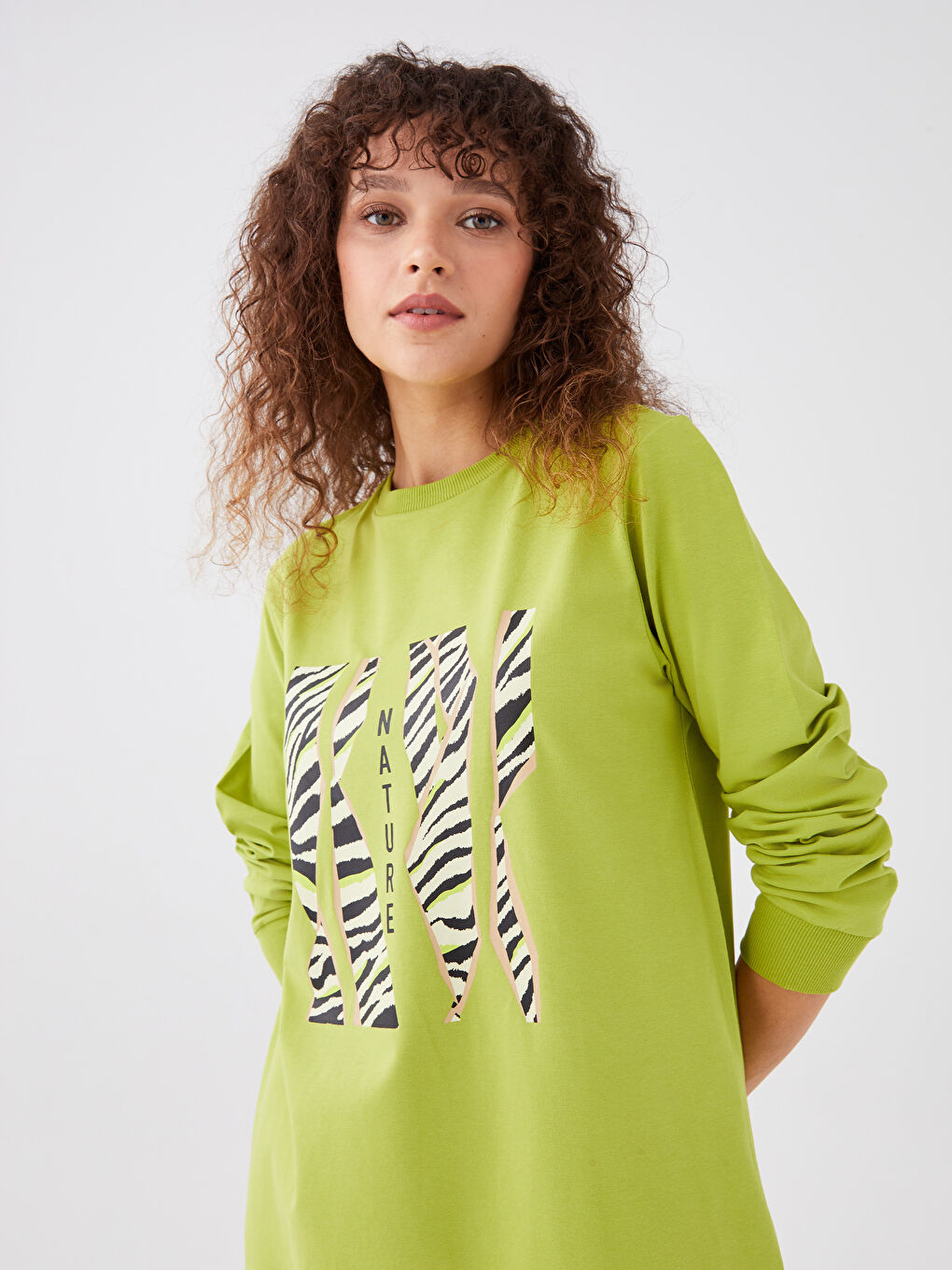 تونيك أوفراسايز كم طويل مطبوع بياقة دائرية للسيدات