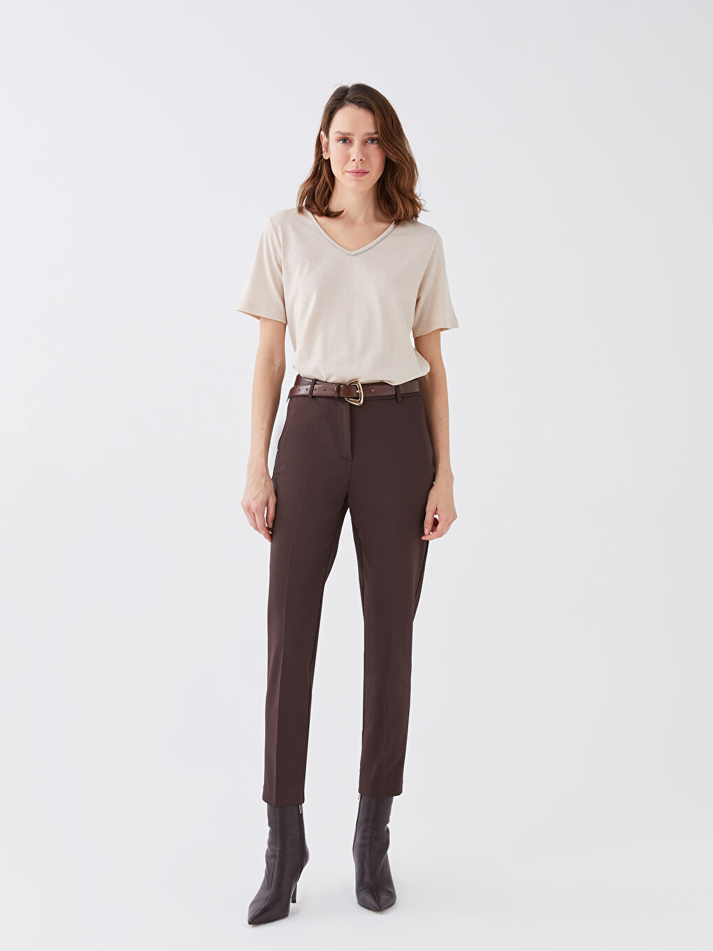 تيشيرت نسائي بياقة على شكل حرف V سادة بأكمام قصيرة-2