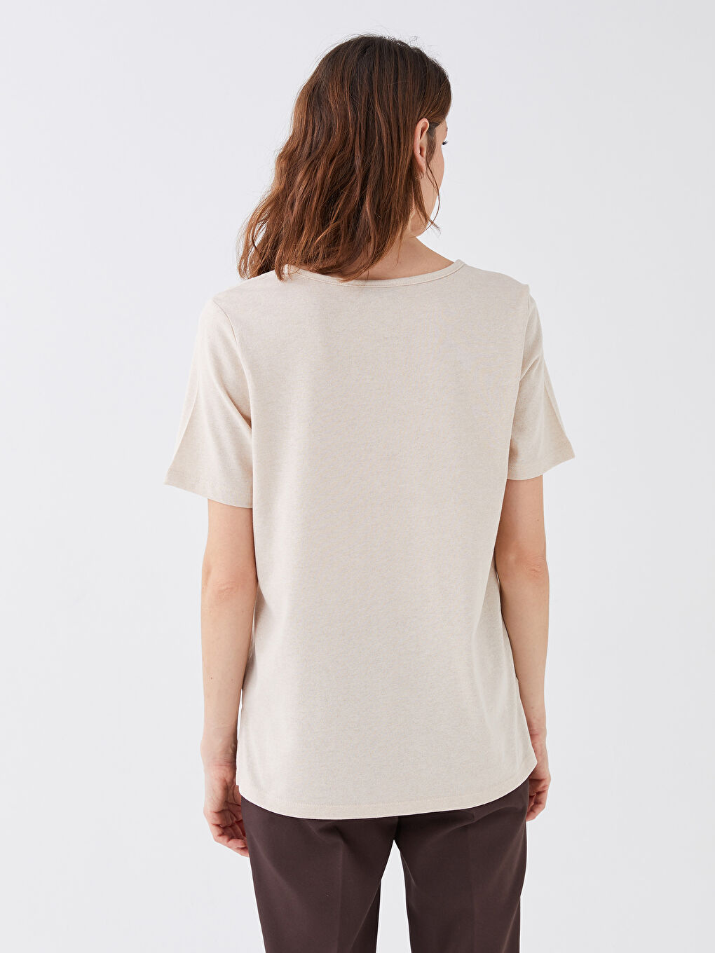 تيشيرت نسائي بياقة على شكل حرف V سادة بأكمام قصيرة-4