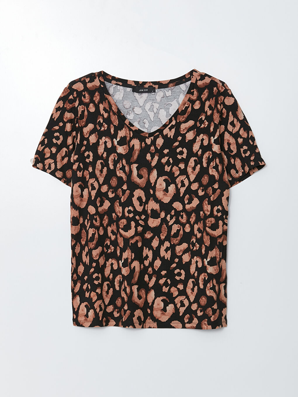 تيشيرت نسائي بياقة على شكل حرف V وكم قصير منقوش-4