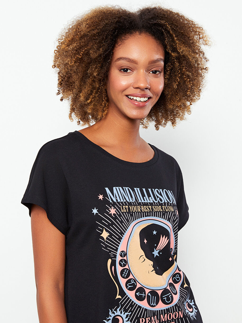 Siyah Bisiklet Yaka Baskılı Kısa Kollu Kadın Tişört-1