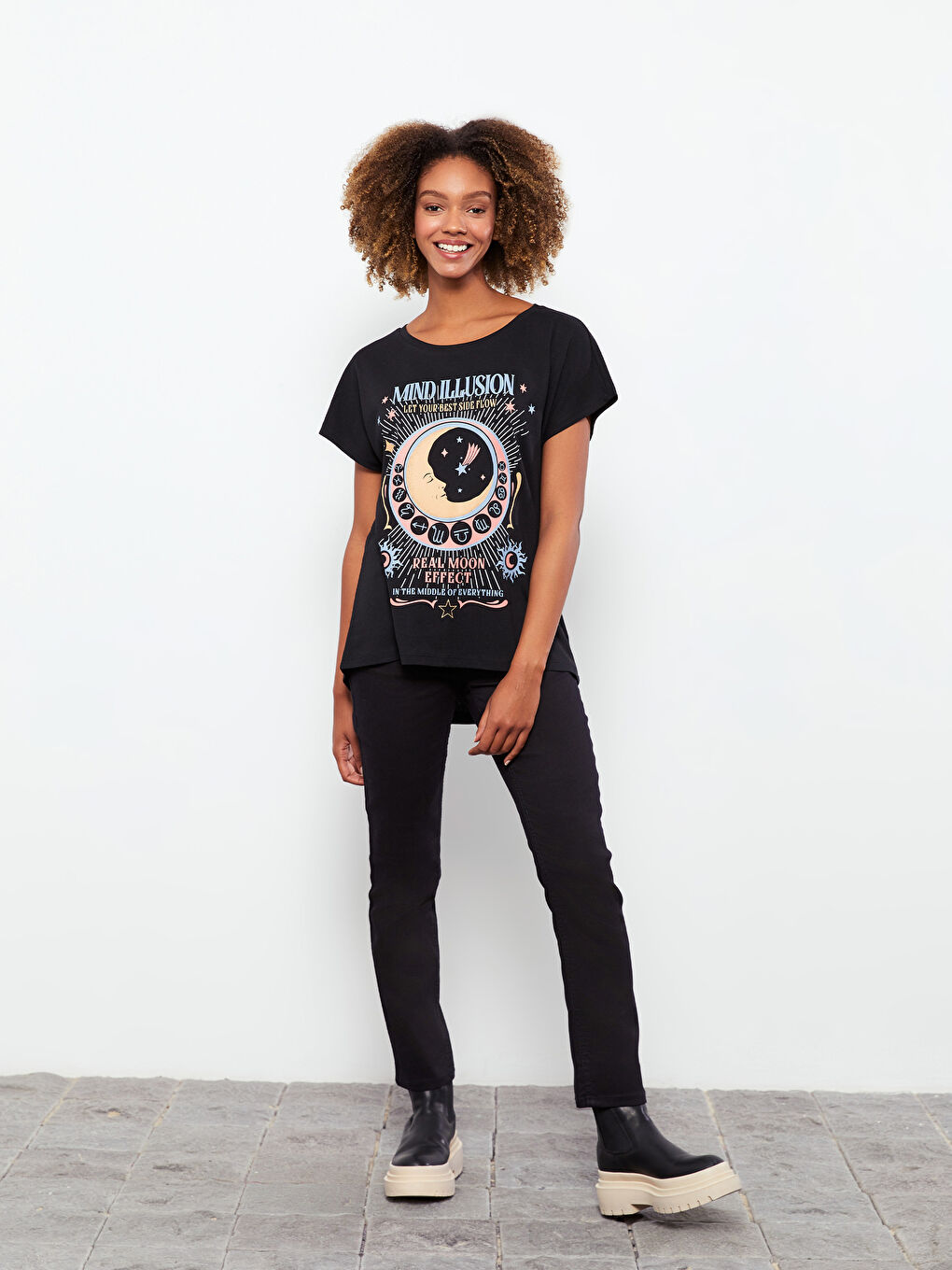 Siyah Bisiklet Yaka Baskılı Kısa Kollu Kadın Tişört-2