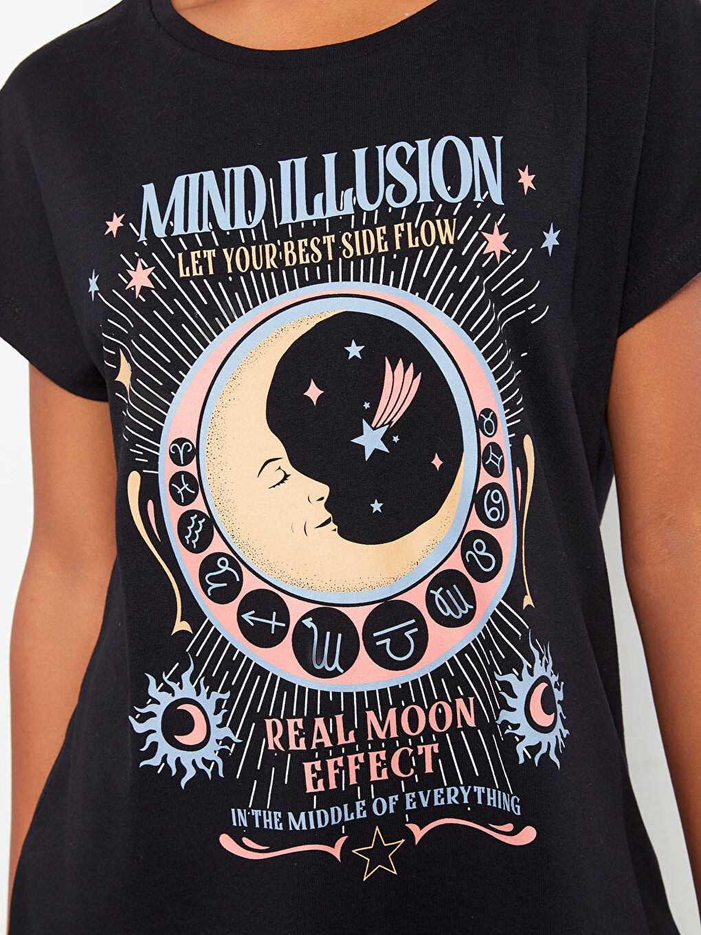 Siyah Bisiklet Yaka Baskılı Kısa Kollu Kadın Tişört-3