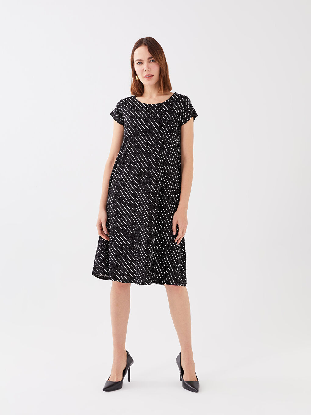 Siyah Bisiklet Yaka Puantiyeli Kısa Kollu A Kesim Kadın Elbise