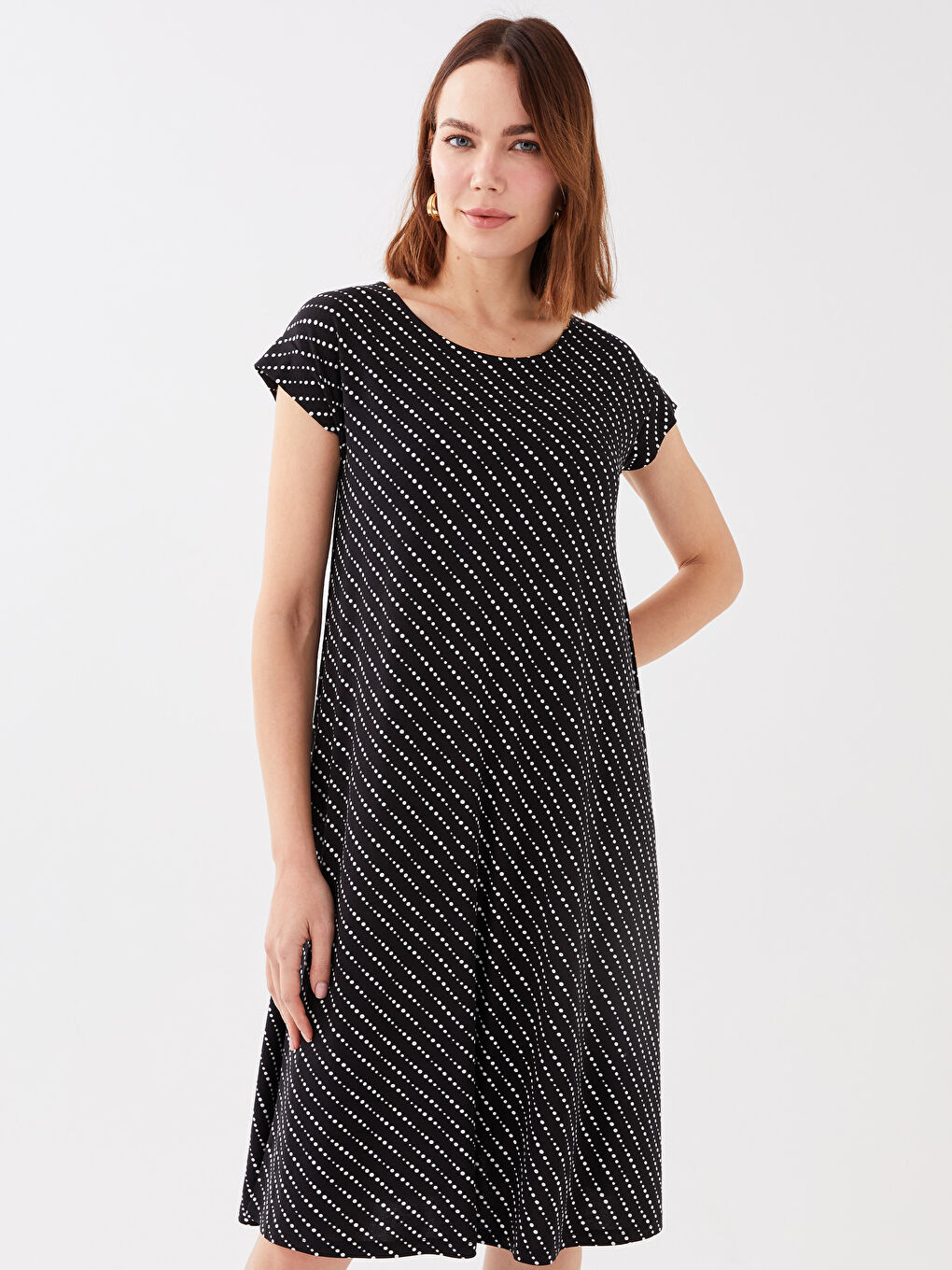 Siyah Bisiklet Yaka Puantiyeli Kısa Kollu A Kesim Kadın Elbise-1