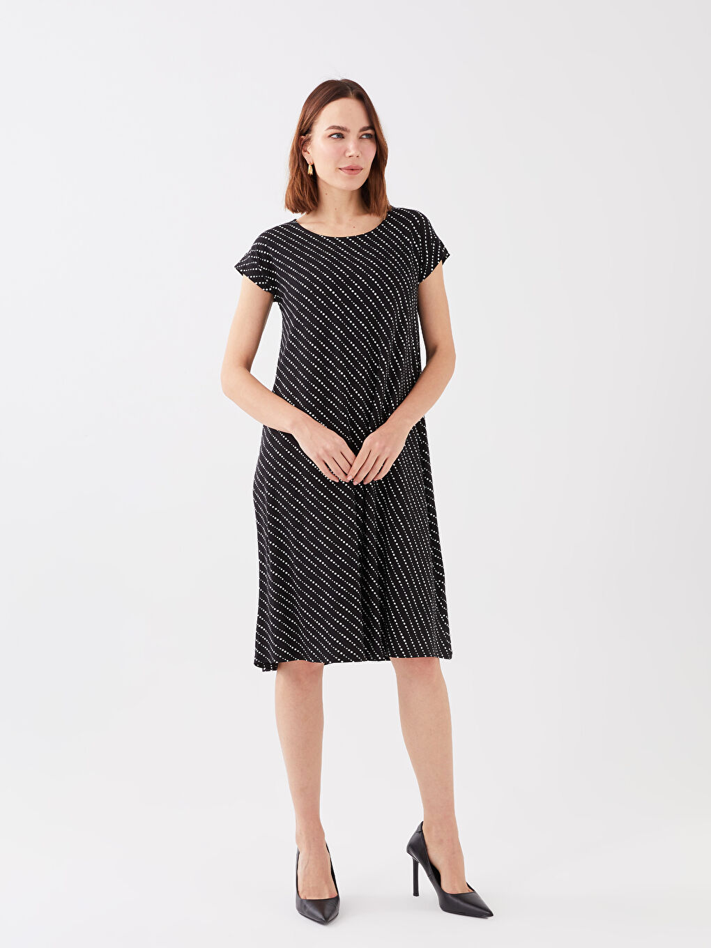Siyah Bisiklet Yaka Puantiyeli Kısa Kollu A Kesim Kadın Elbise-2