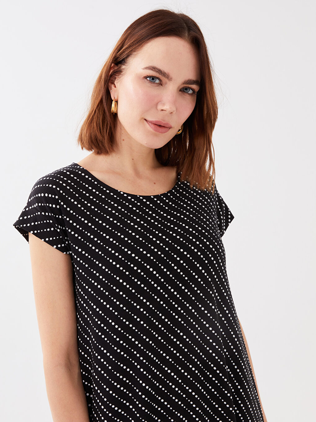 Siyah Bisiklet Yaka Puantiyeli Kısa Kollu A Kesim Kadın Elbise-3