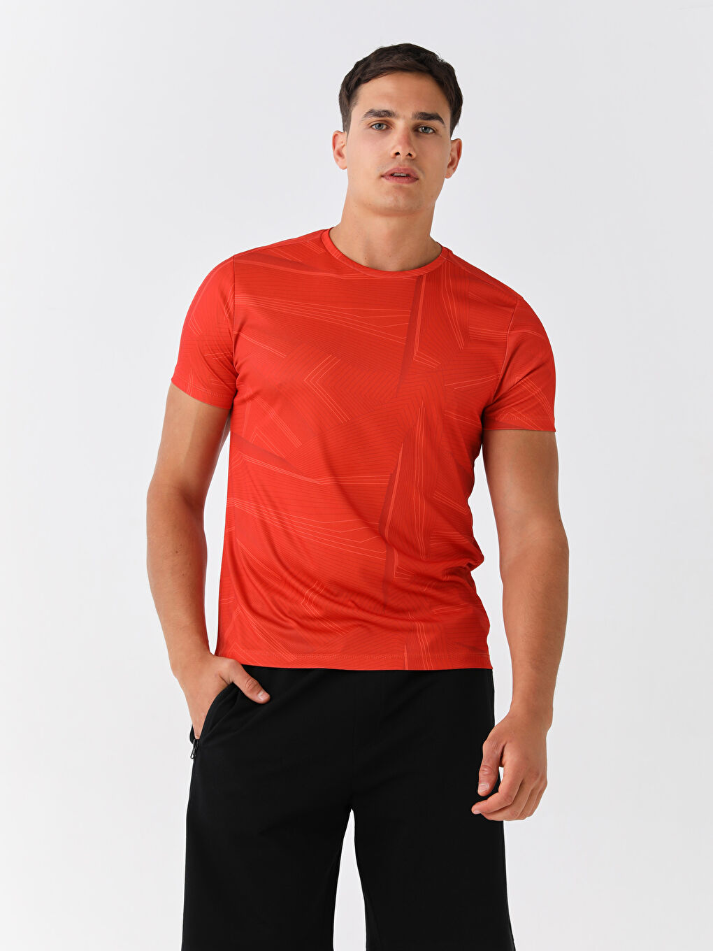 تيشيرت رياضي كم قصير بياقة دائرية للرجال-1