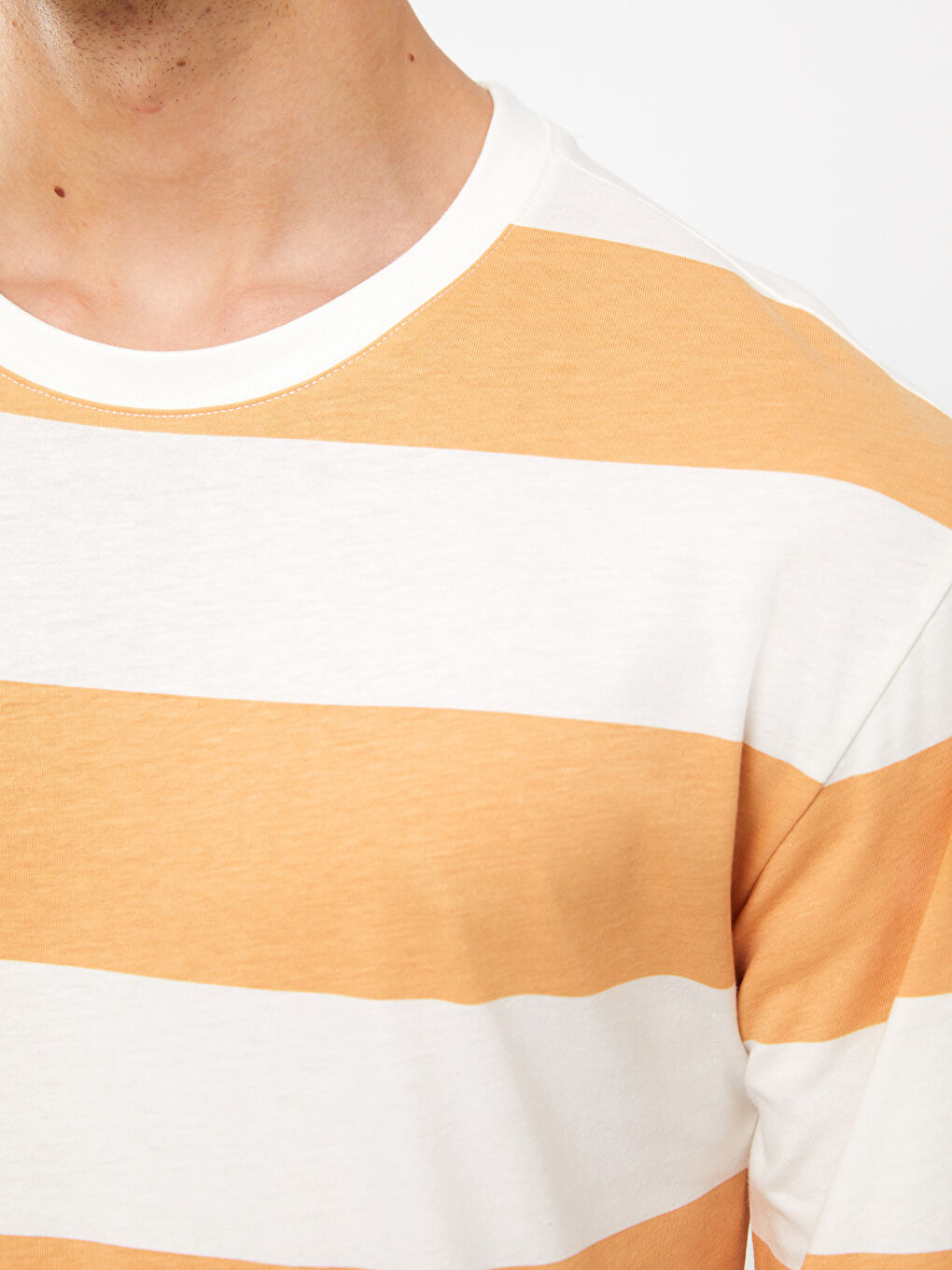 Sarı Bisiklet Yaka Kısa Kollu Renk Bloklu Penye Erkek Tişört-3