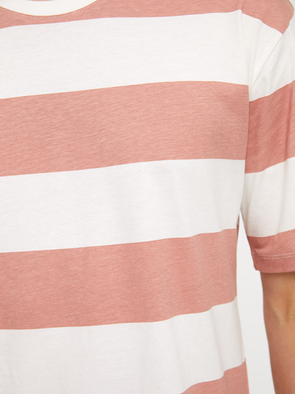 Pembe Bisiklet Yaka Kısa Kollu Renk Bloklu Penye Erkek Tişört-3