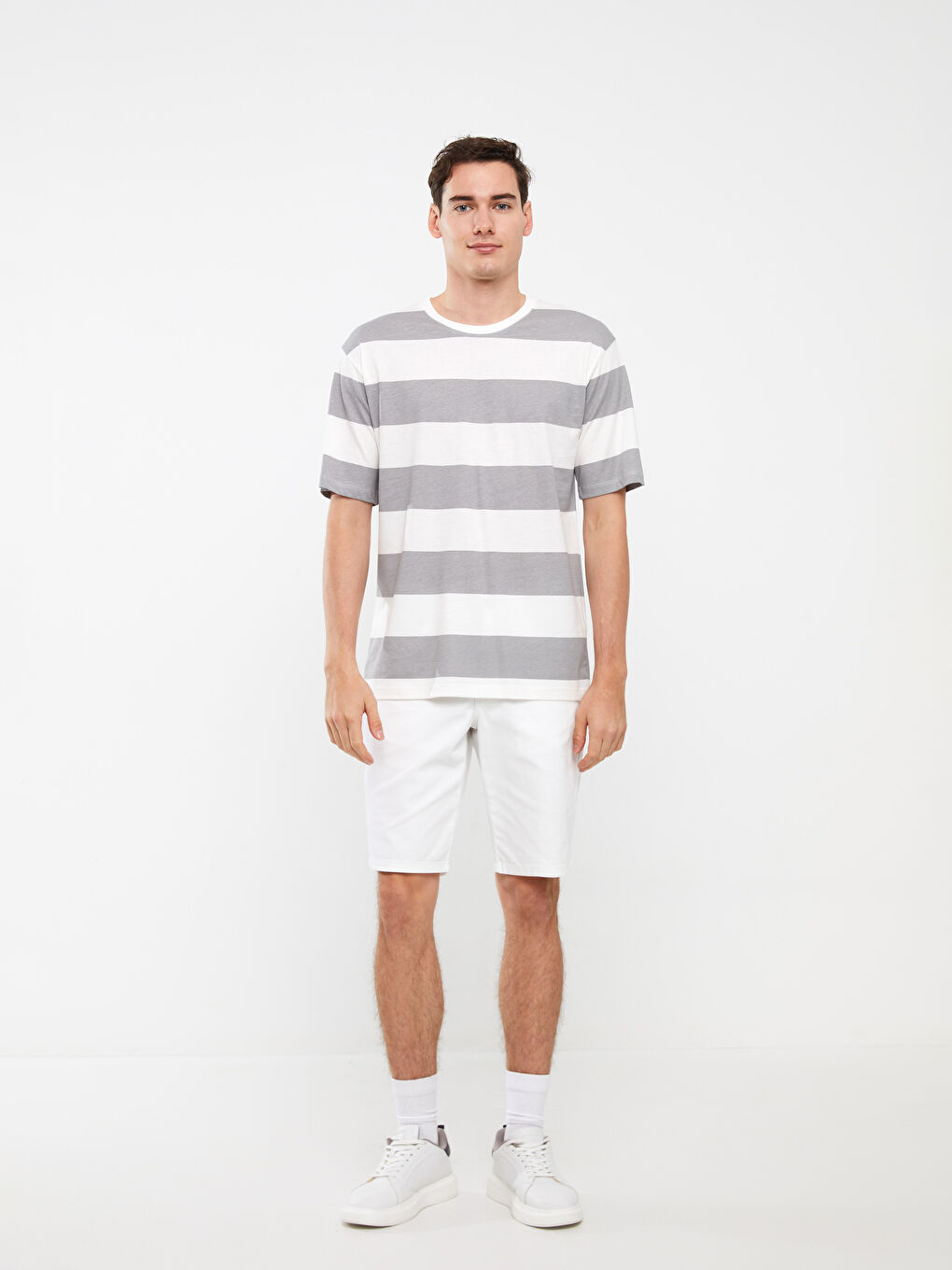 Gri Bisiklet Yaka Kısa Kollu Renk Bloklu Penye Erkek Tişört-2