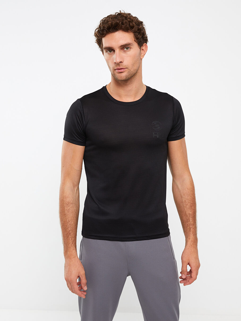 تيشيرت رياضي كم قصير بياقة دائرية للرجال-1