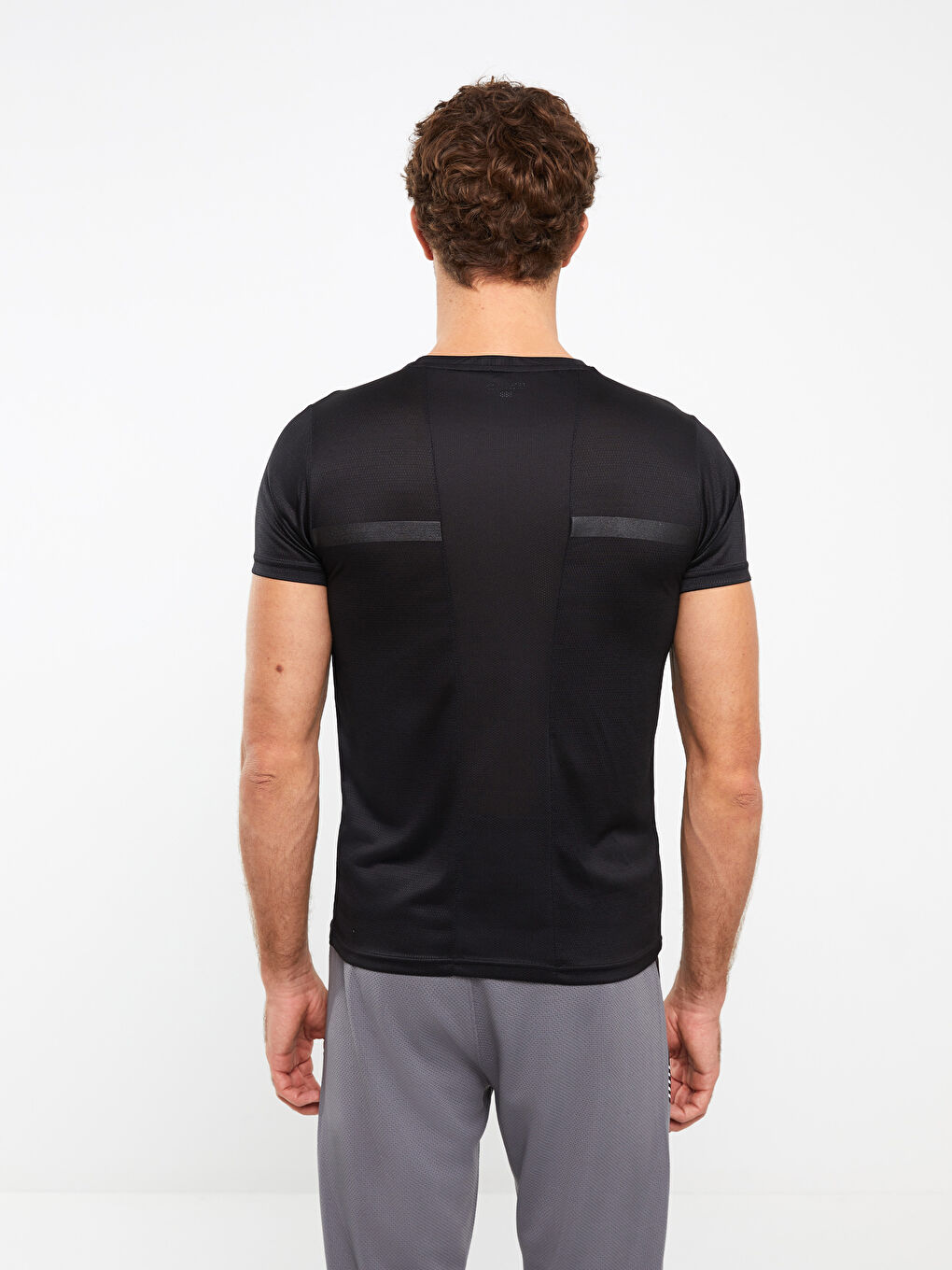 تيشيرت رياضي كم قصير بياقة دائرية للرجال-3