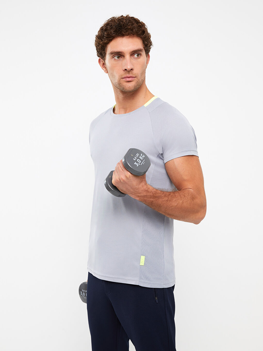 قميص رياضي سادة كم قصير ياقة دائرية للرجال