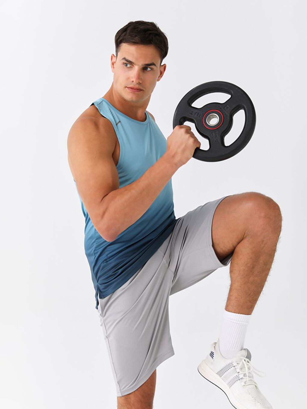 მრგვალი საყელო მამაკაცის უმკლავო მაისური