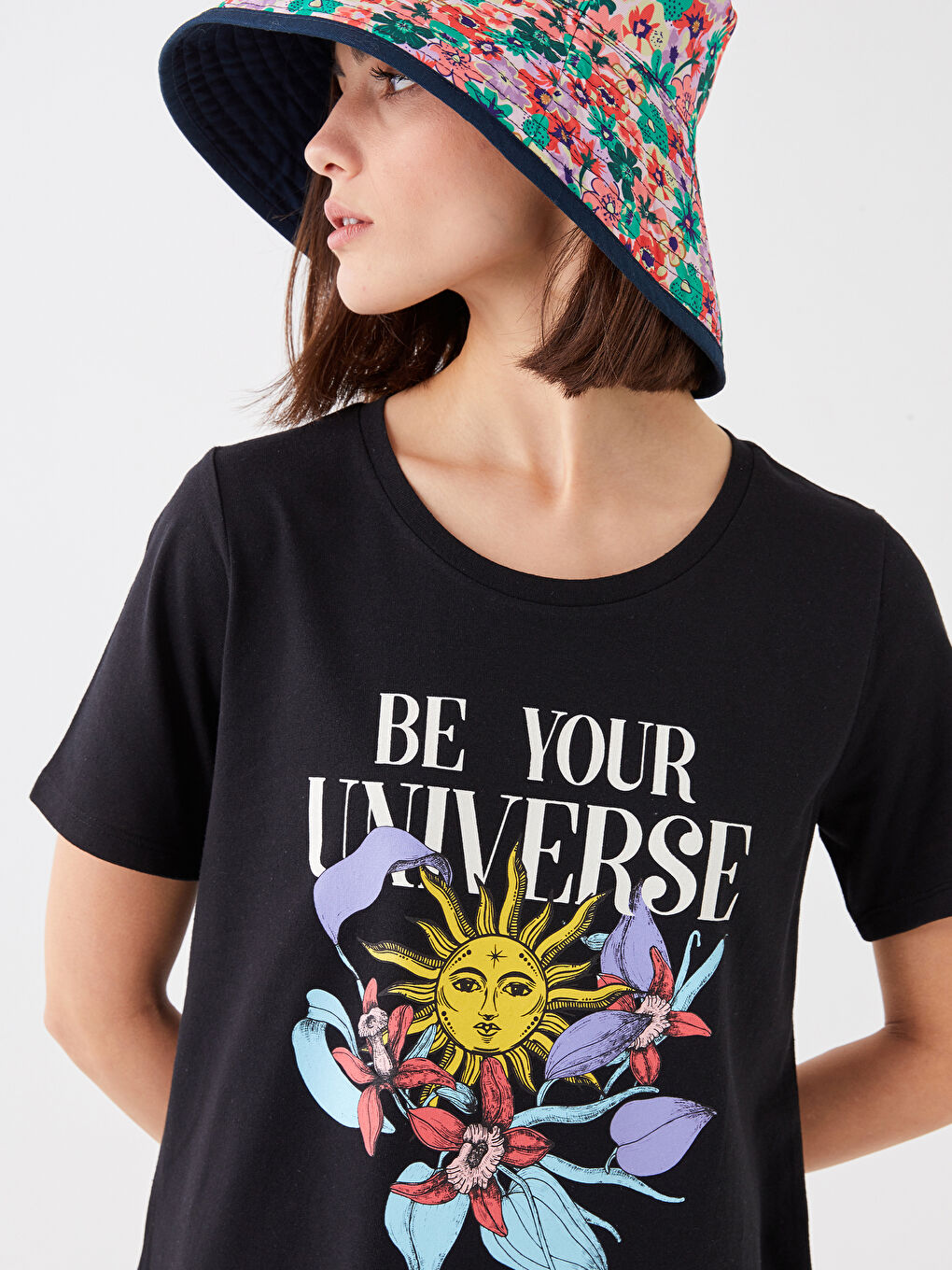 Siyah Bisiklet Yaka Baskılı Kısa Kollu Kadın Tişört