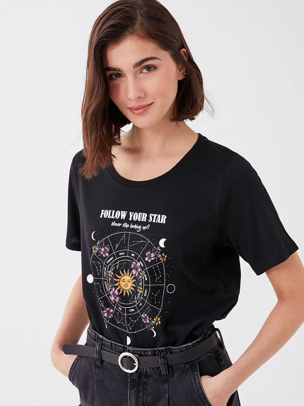 Siyah Bisiklet Yaka Baskılı Kısa Kollu Kadın Tişört