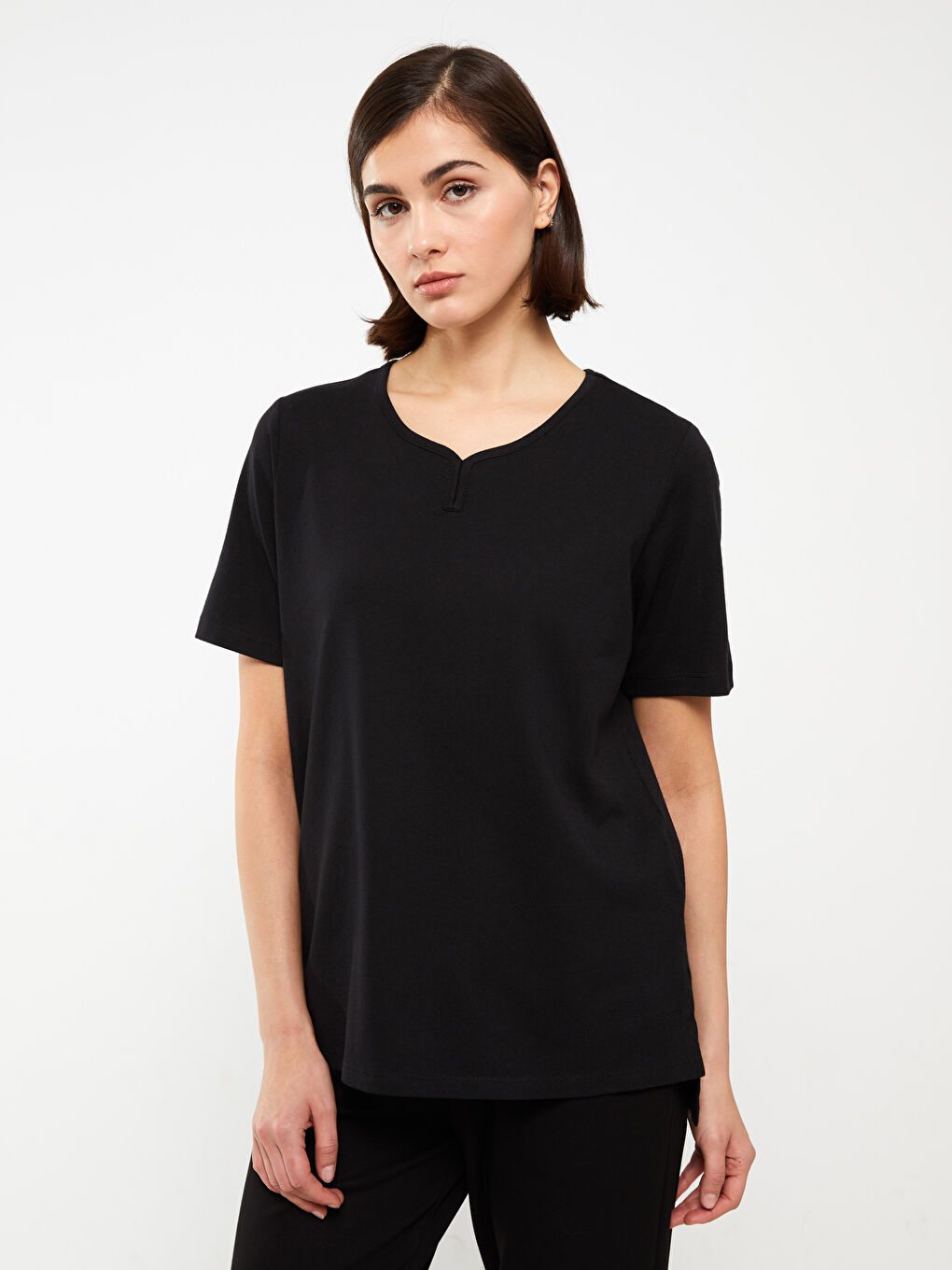 تي شيرت سادة بياقة دائرية بأكمام قصيرة للسيدات-1