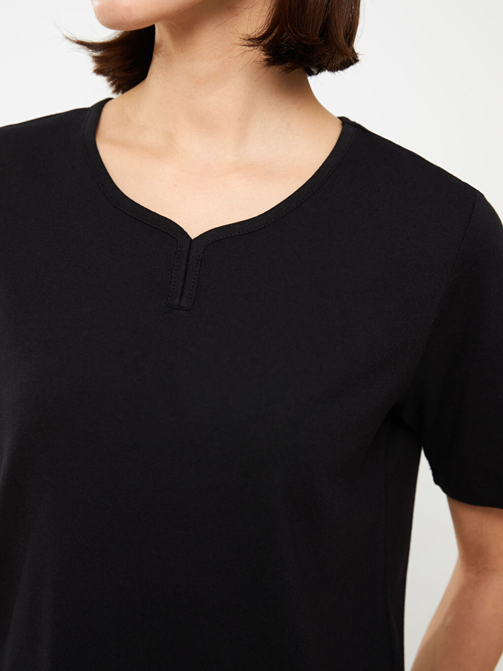 تي شيرت سادة بياقة دائرية بأكمام قصيرة للسيدات-4