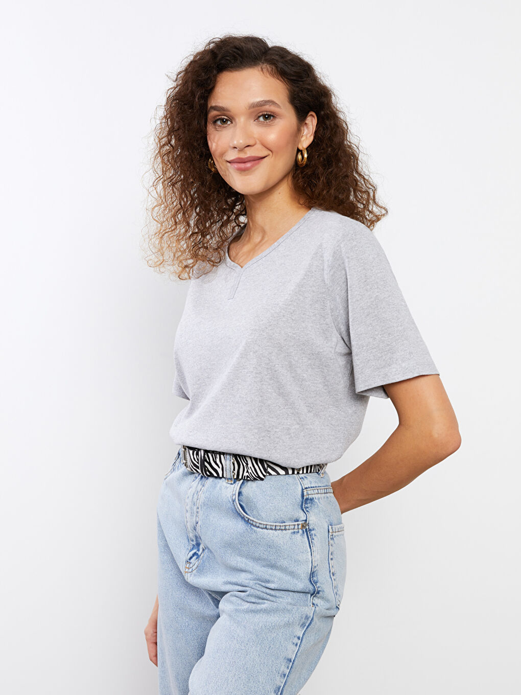 Gri Bisiklet Yaka Düz Kısa Kollu Kadın Tişört-1