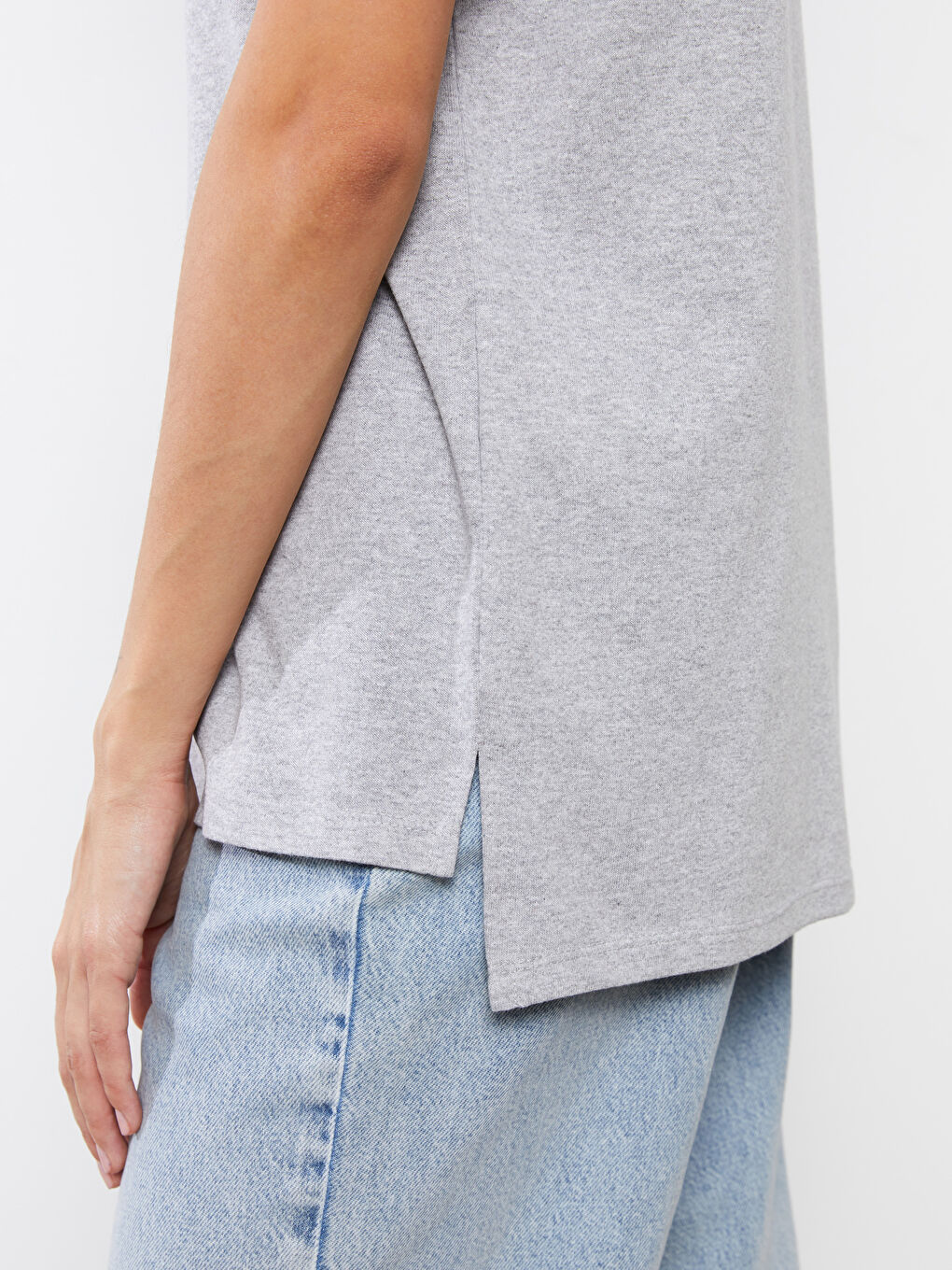 Gri Bisiklet Yaka Düz Kısa Kollu Kadın Tişört-3