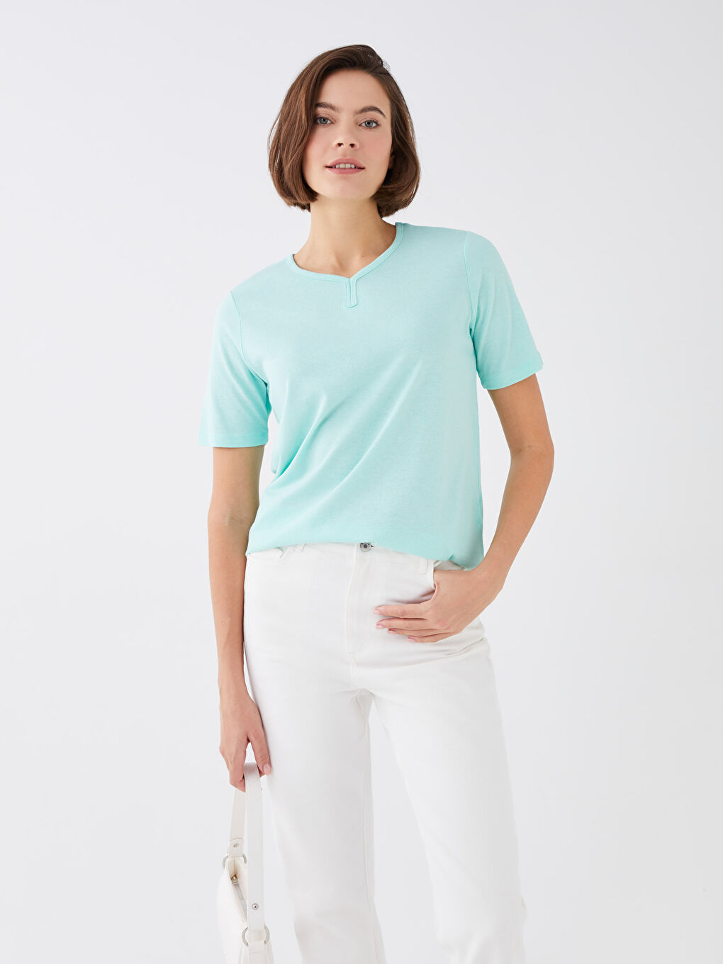 تي شيرت سادة بياقة دائرية بأكمام قصيرة للسيدات