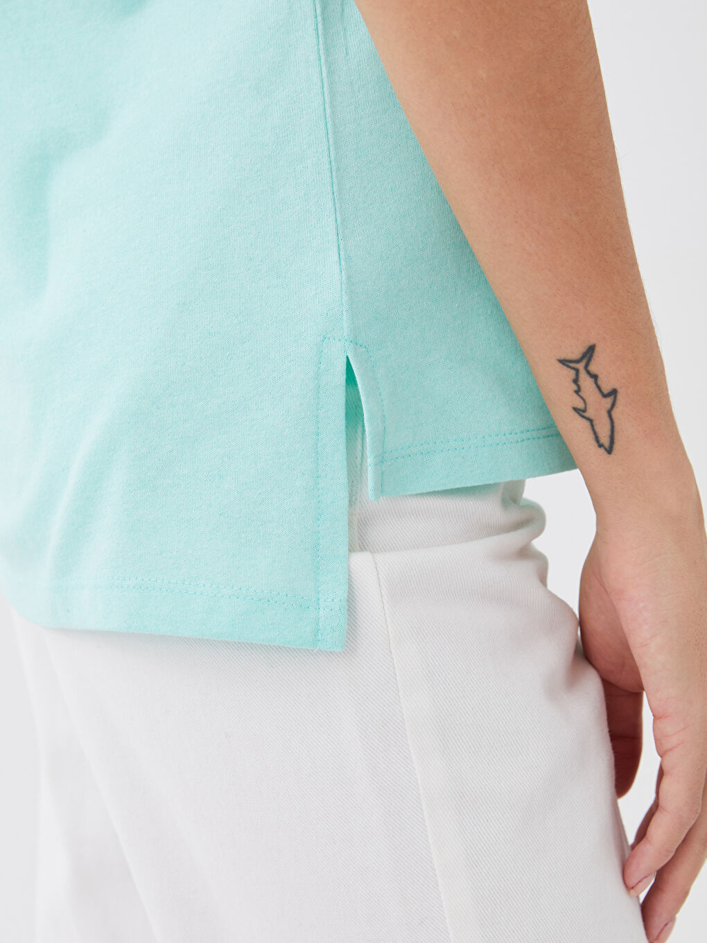 تي شيرت سادة بياقة دائرية بأكمام قصيرة للسيدات-3