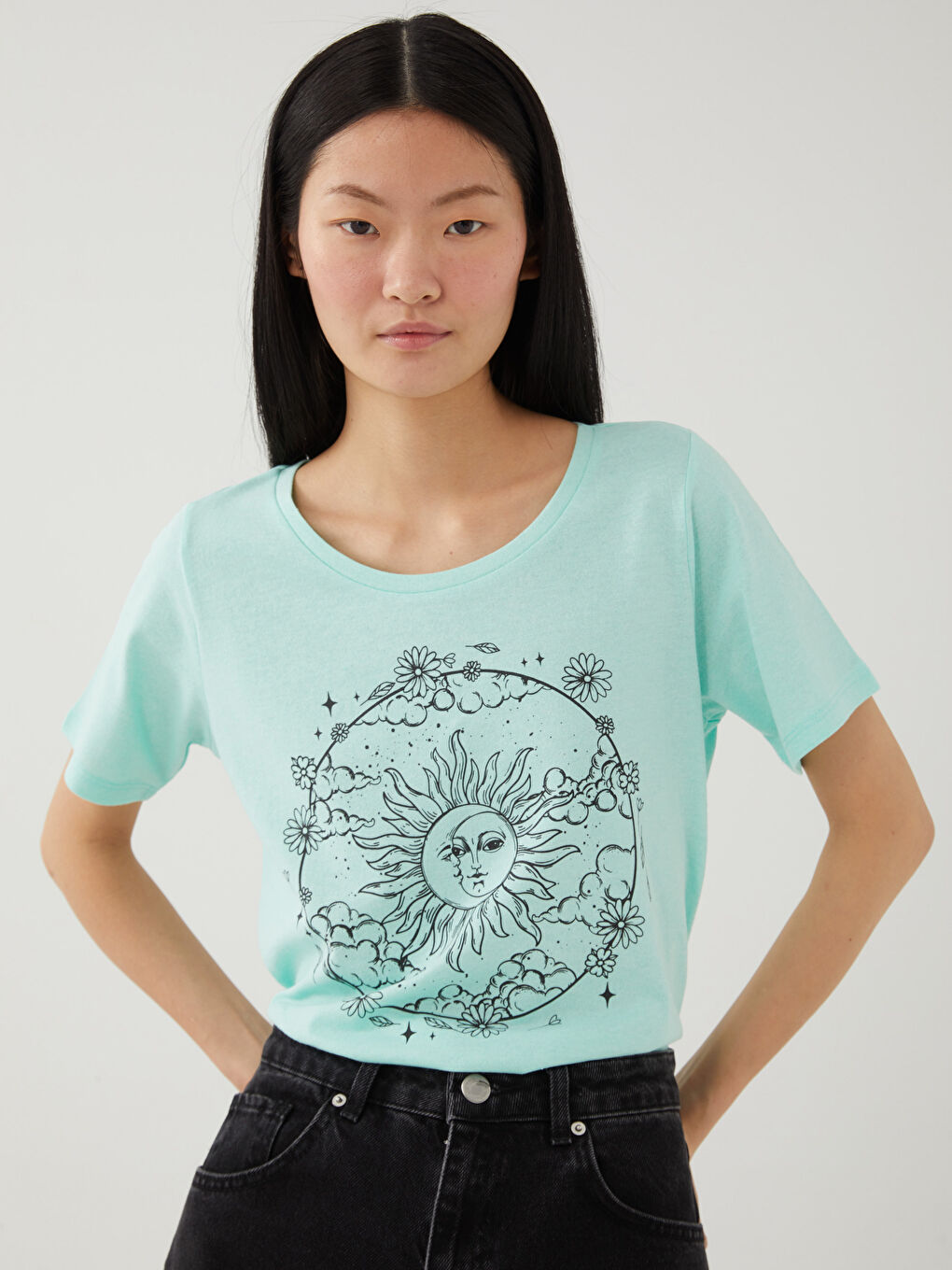 Turkuaz Bisiklet Yaka Baskılı Kısa Kollu Kadın Tişört-1