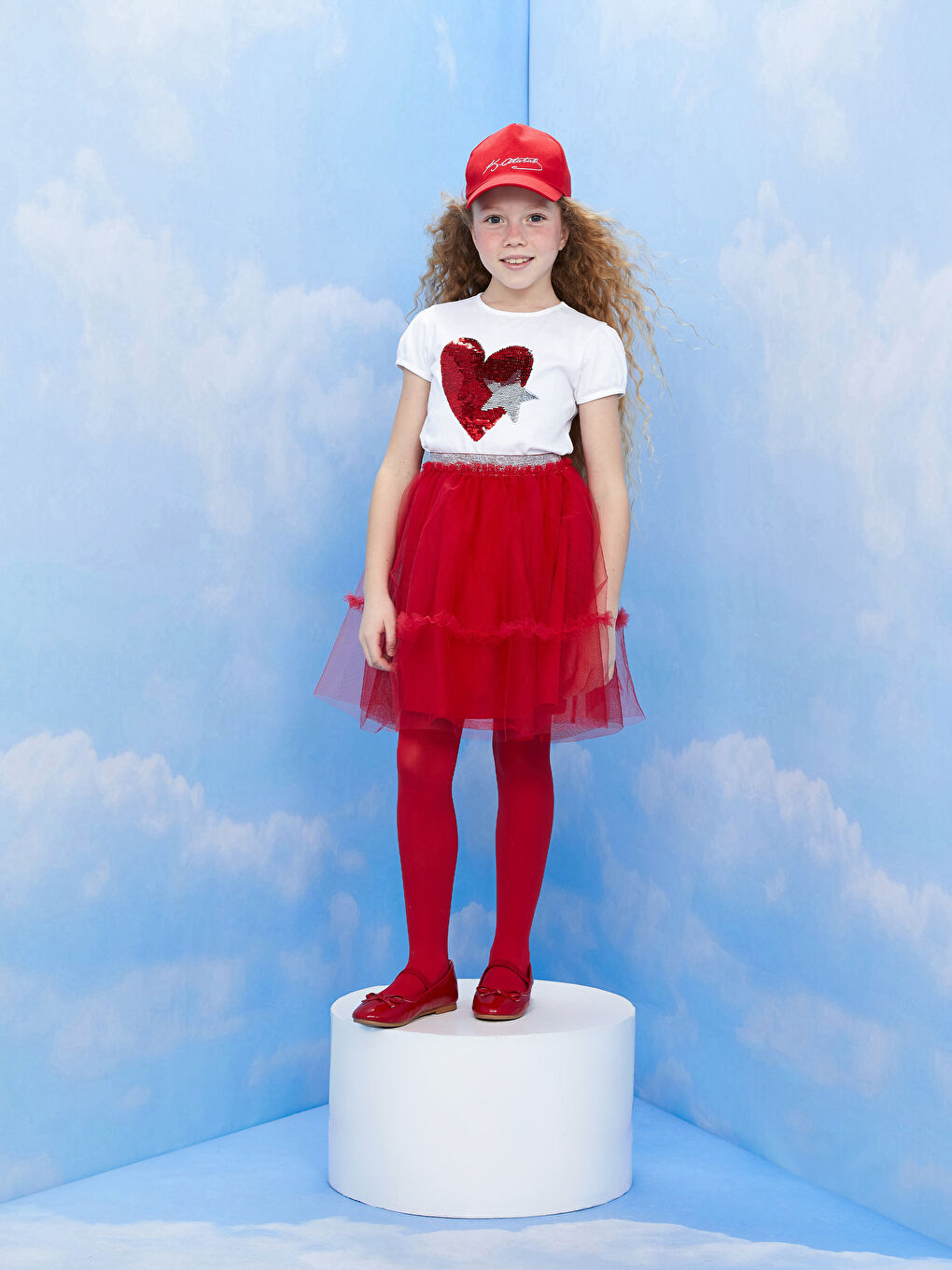 Beyaz Bisiklet Yaka Çift Yönlü Payetli Kısa Kollu Kız Çocuk Tişört