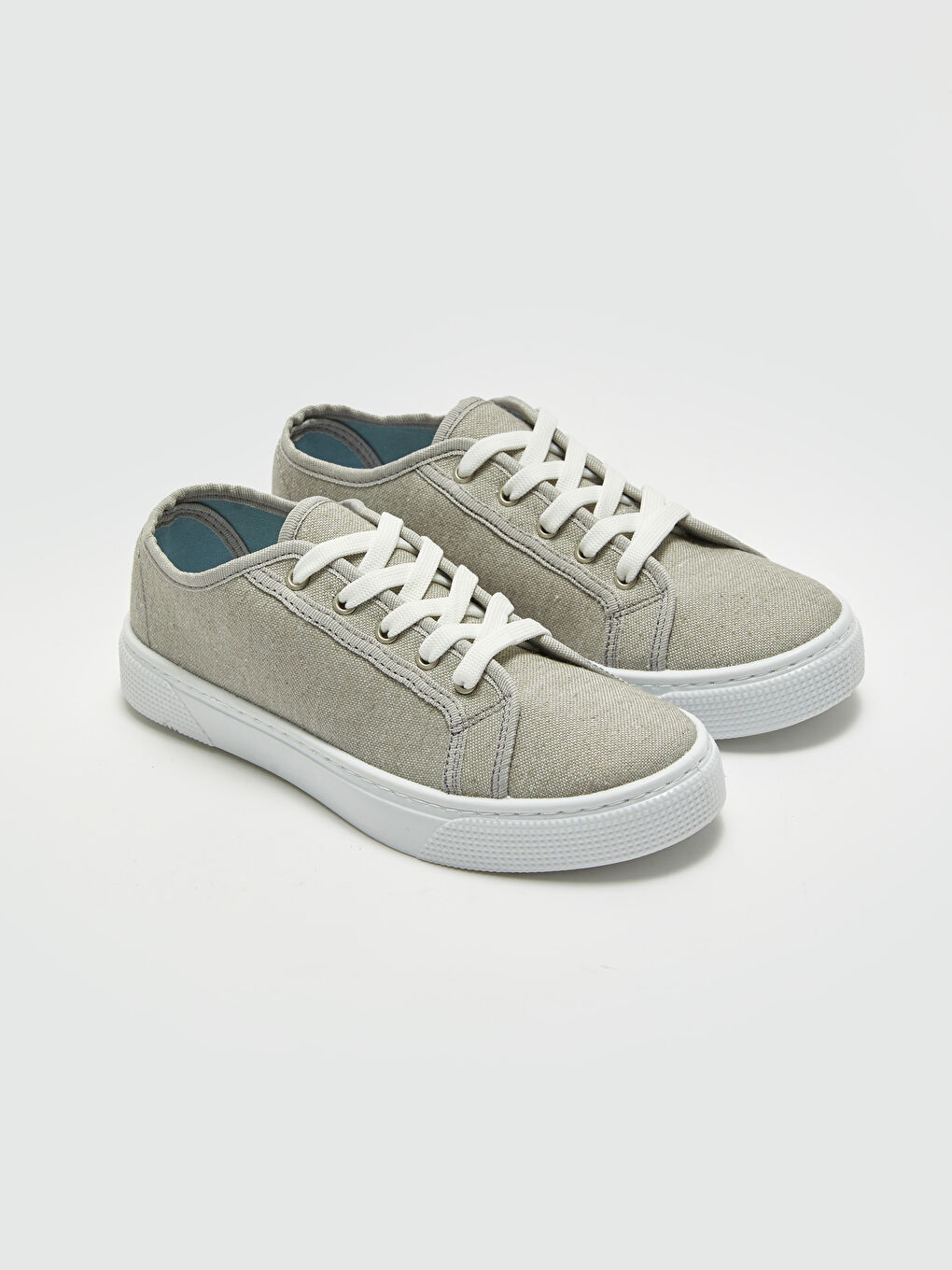 أحذية رياضية للسيدات من الكتان برباط