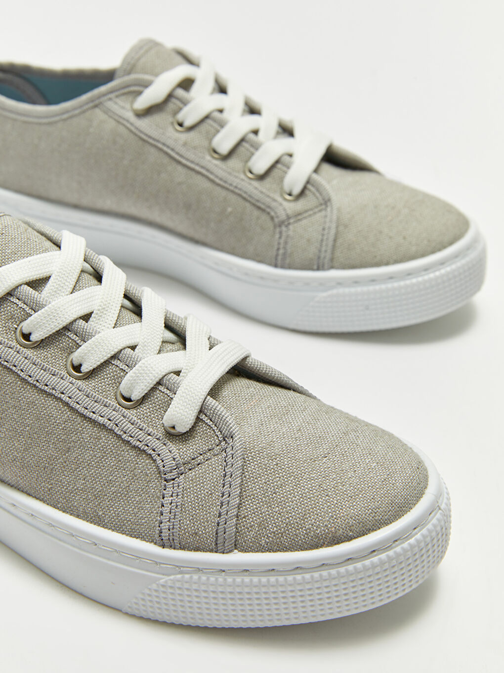 أحذية رياضية للسيدات من الكتان برباط-2