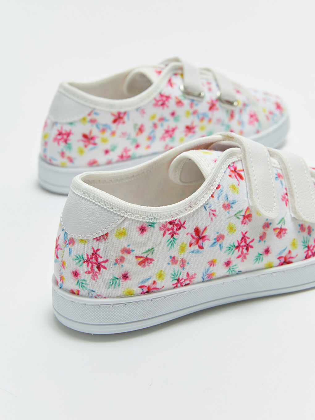 Beyaz Cırt Cırtlı Kız Çocuk Ayakkabı-4