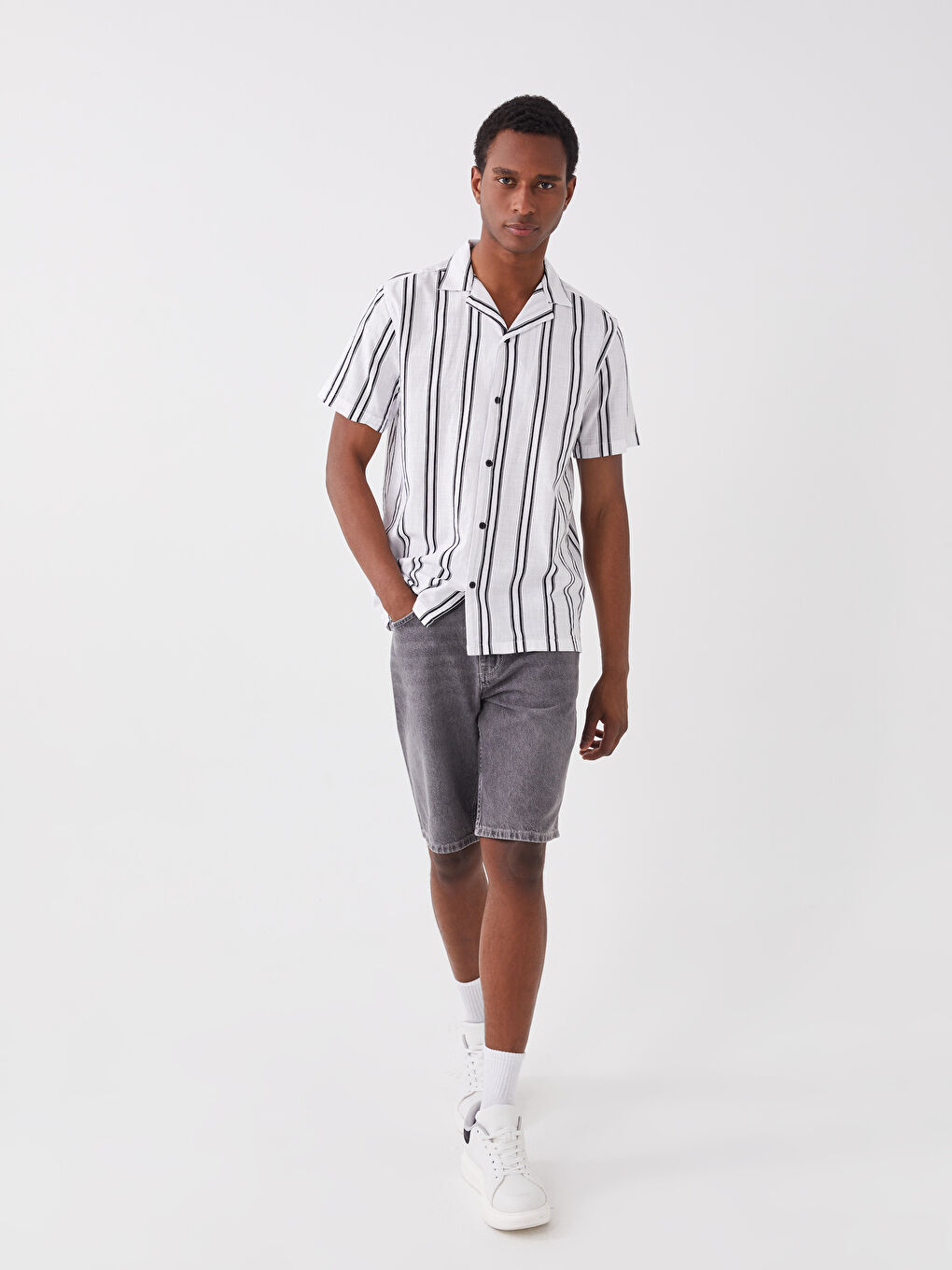 Ерлерге арналған жолақты қысқа жең поплин жейде-2