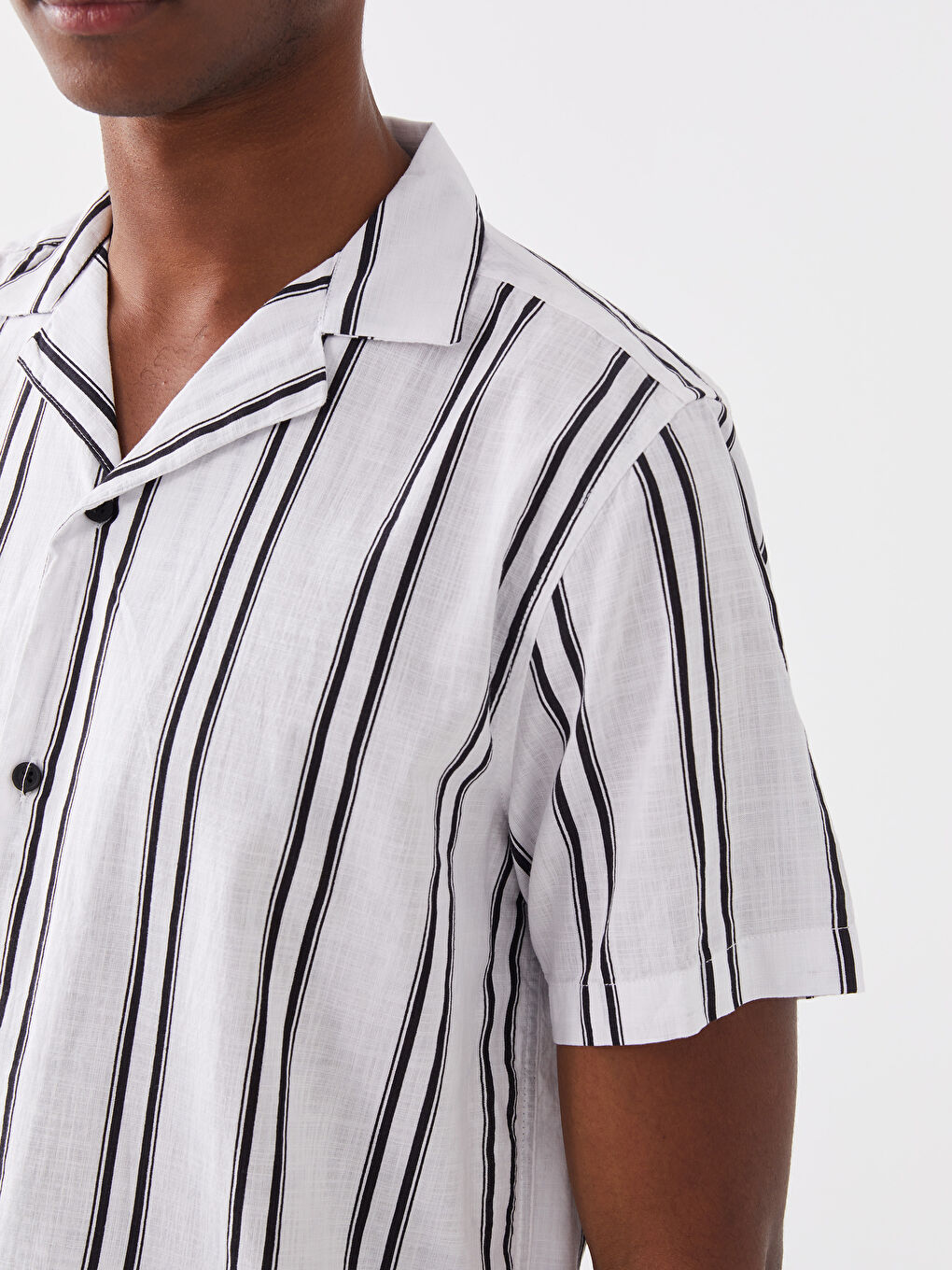 Ерлерге арналған жолақты қысқа жең поплин жейде-3