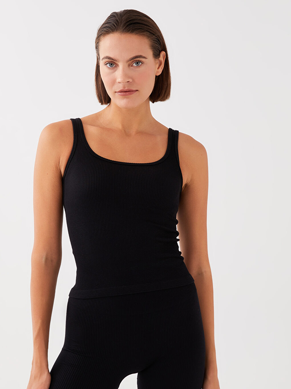 U Neck Straight Strap Seamless Women's Sports Singlet-1