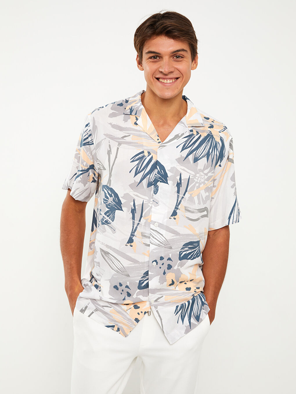 Muška košulja od viskoze sa uzorkom, kratkih rukava i standardnog kroja