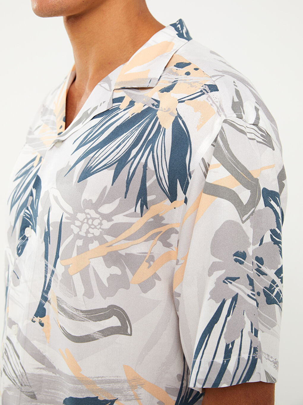 Muška košulja od viskoze sa uzorkom, kratkih rukava i standardnog kroja-3