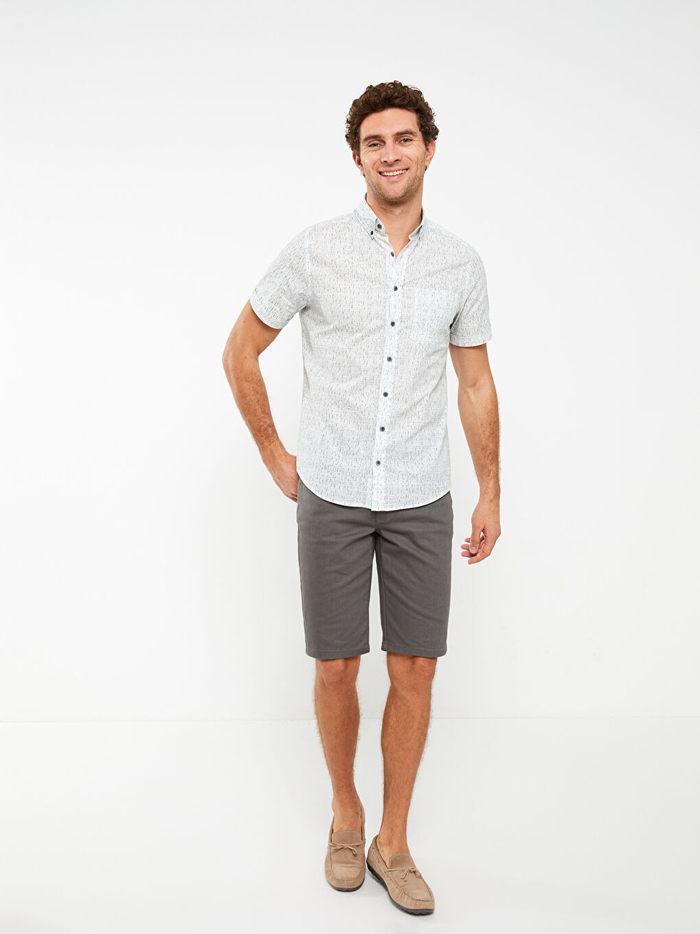 قميص بوبلين منقوش كم قصير بقصة عادية للرجال-2