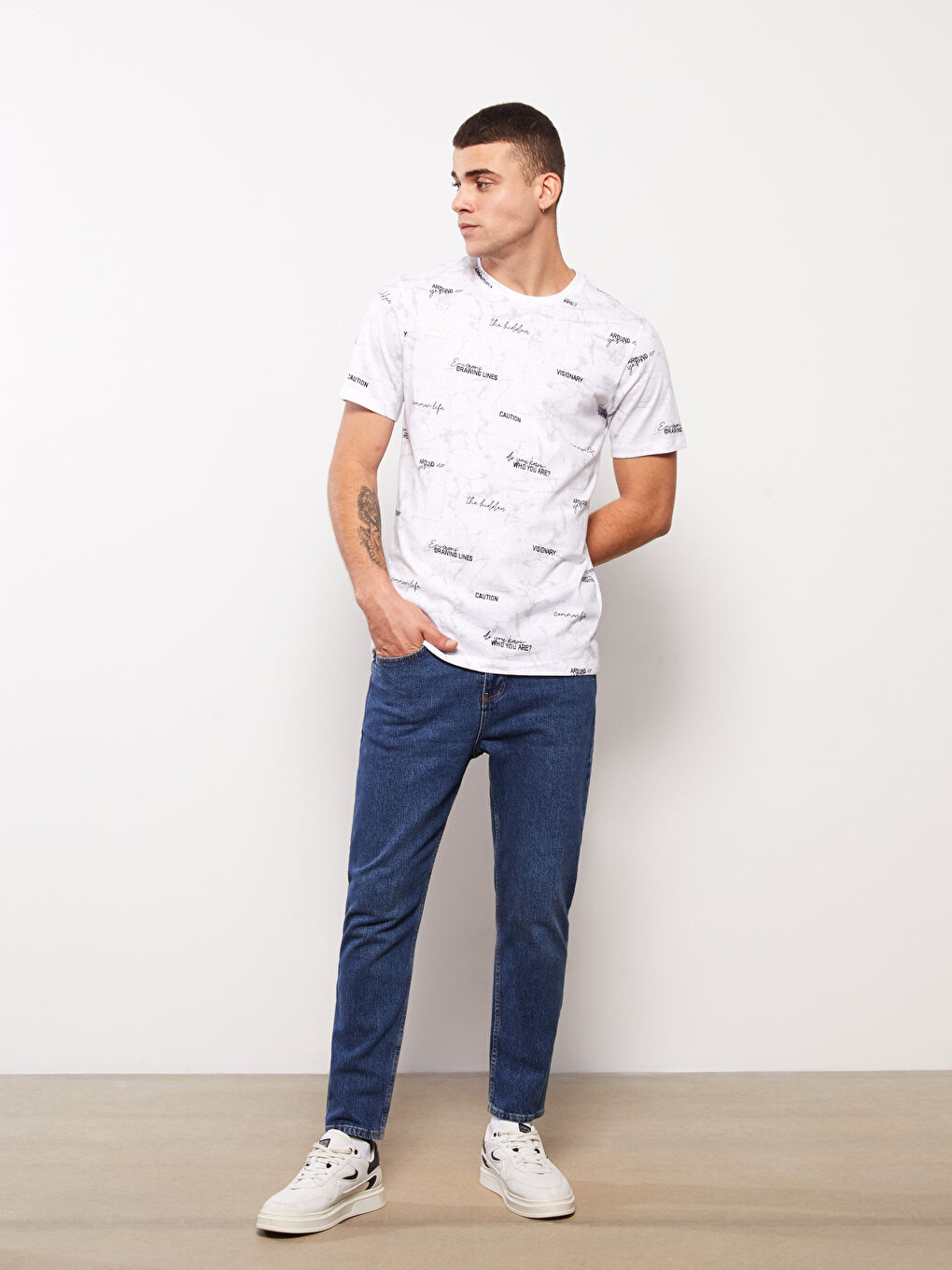 Beyaz Bisiklet Yaka Kısa Kollu Baskılı Penye Erkek Tişört-1
