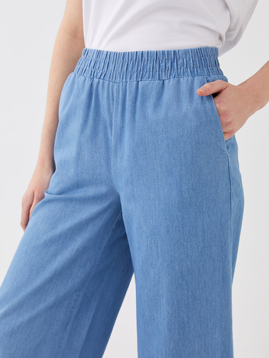 بنطلون جينز واسع الساق بوسط مطاطي للسيدات-2