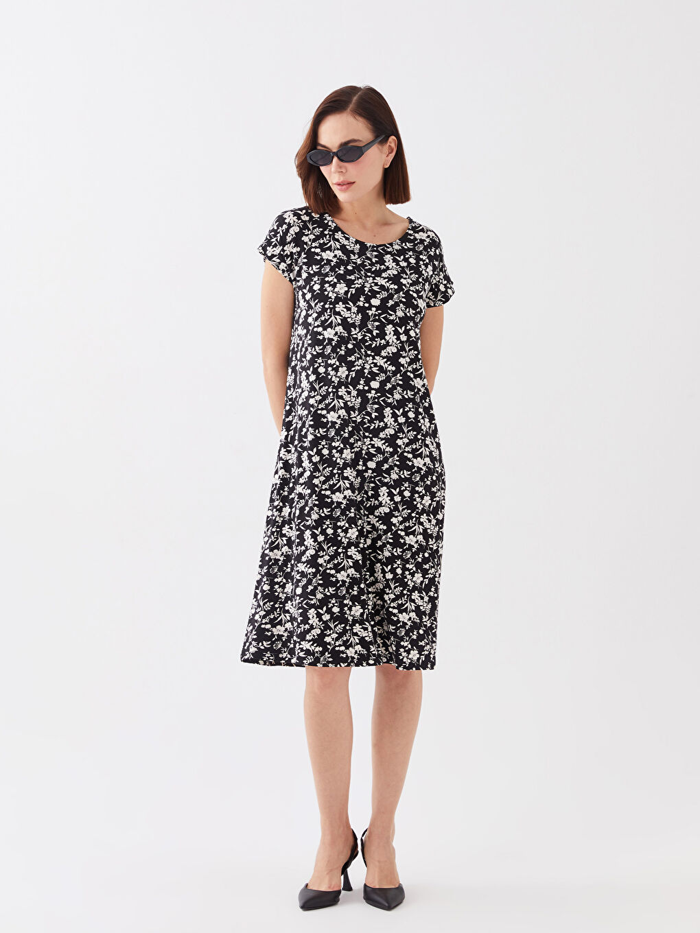 Siyah Bisiklet Yaka Çiçekli Kısa Kollu Kadın Elbise