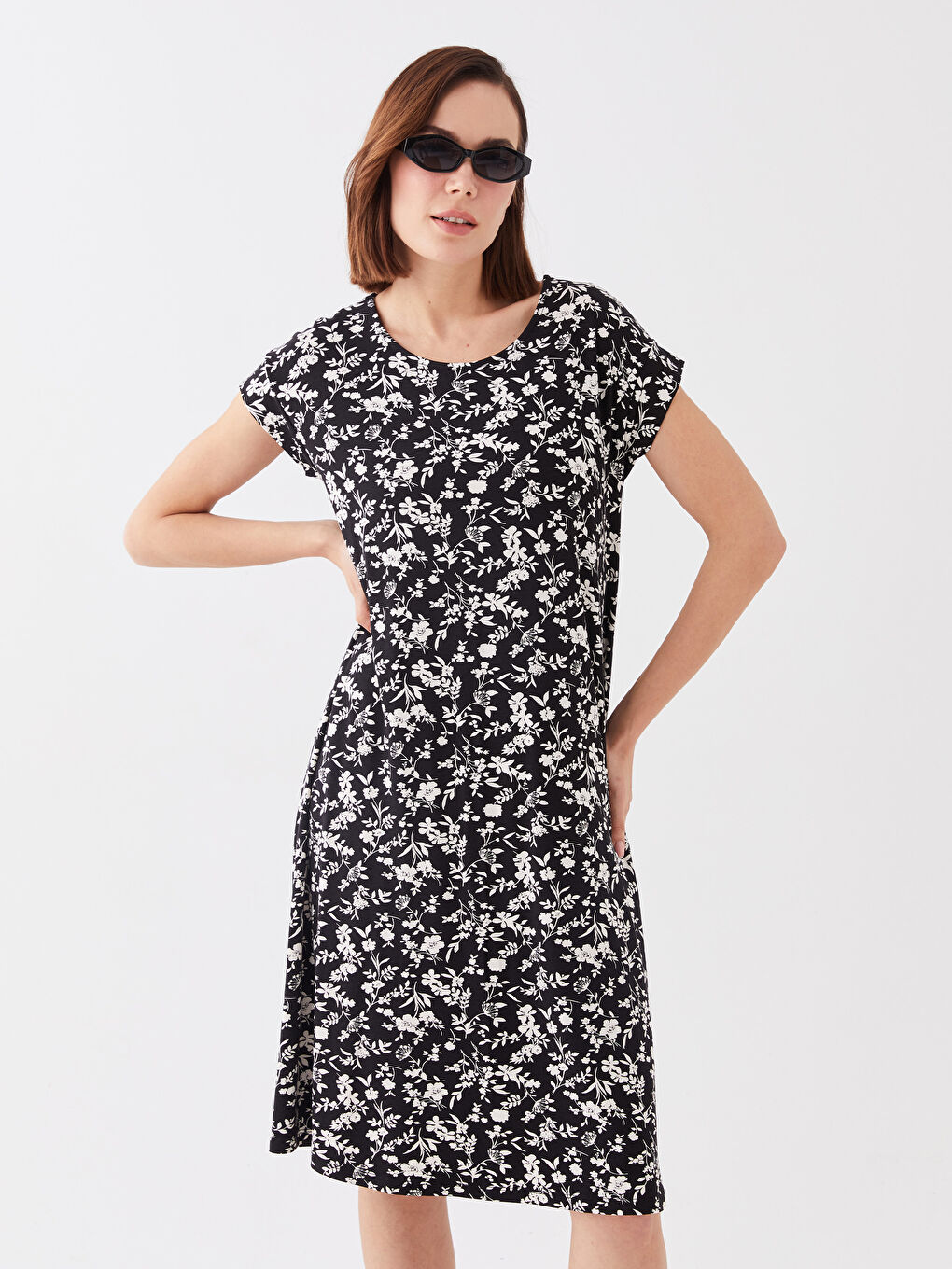 Siyah Bisiklet Yaka Çiçekli Kısa Kollu Kadın Elbise-1