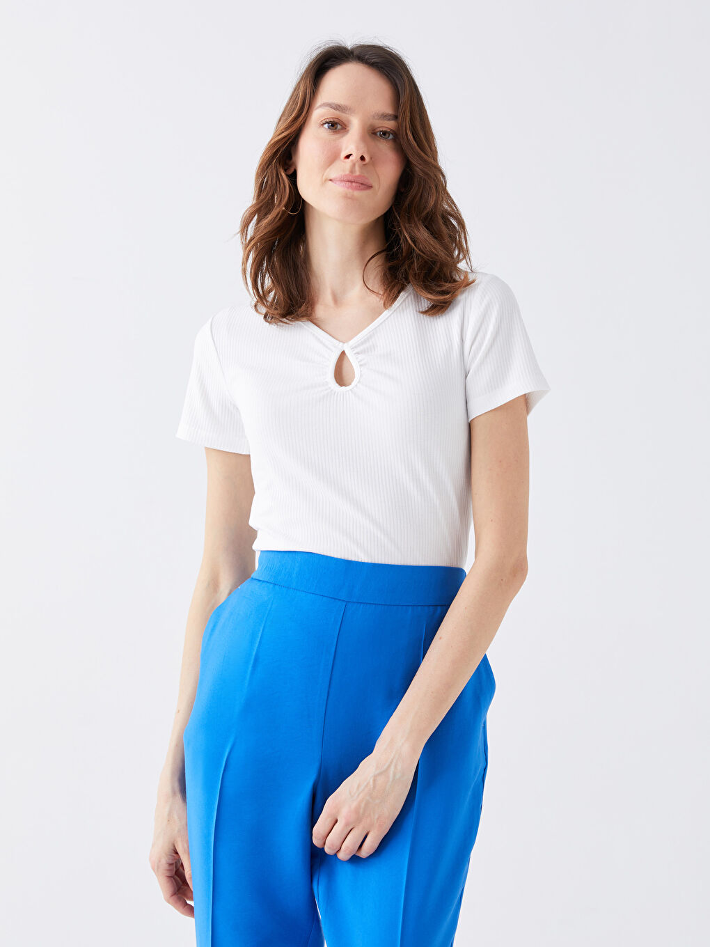 Ekru Kadın V Yaka Düz Kısa Kollu Bluz-1