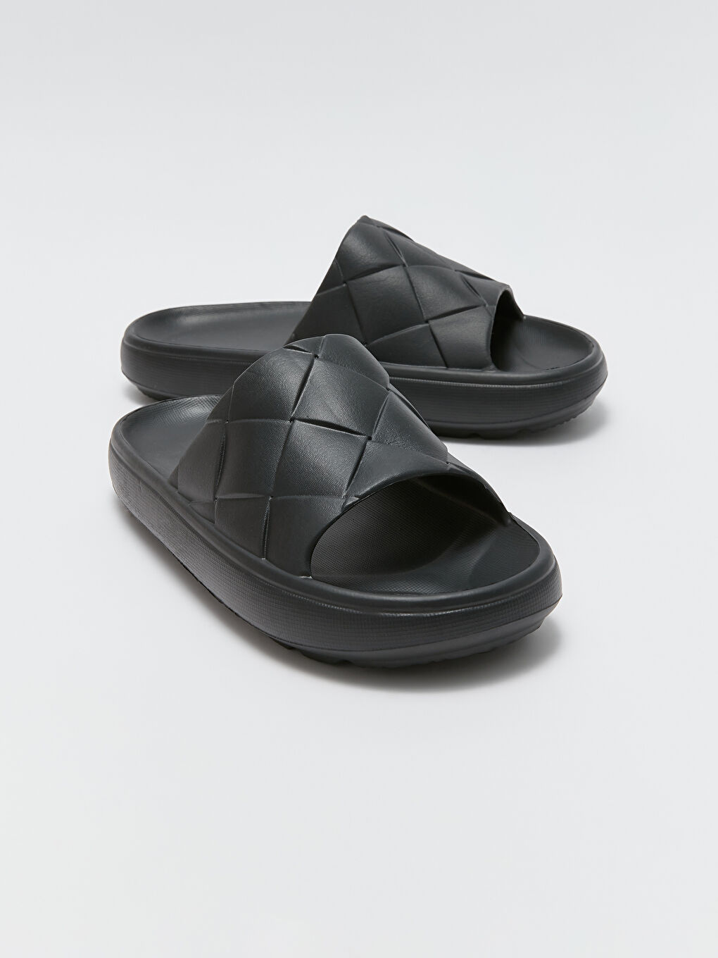 Siyah Kroko Desenli Erkek Terlik-2