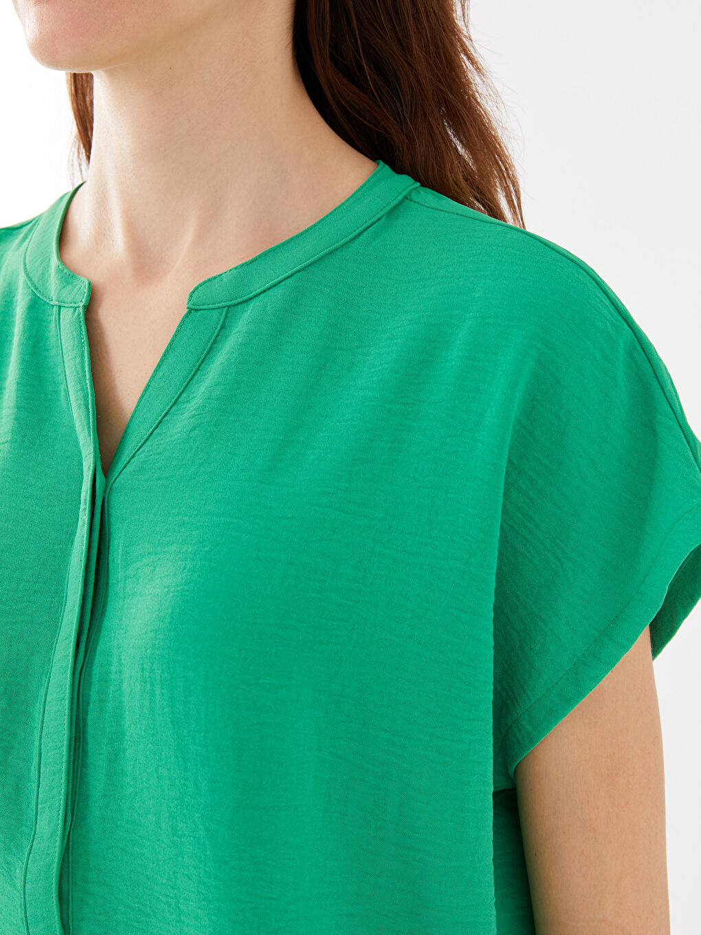 Yeşil Kaçık Yaka Düz Kısa Kollu Aerobin Kadın Bluz-3